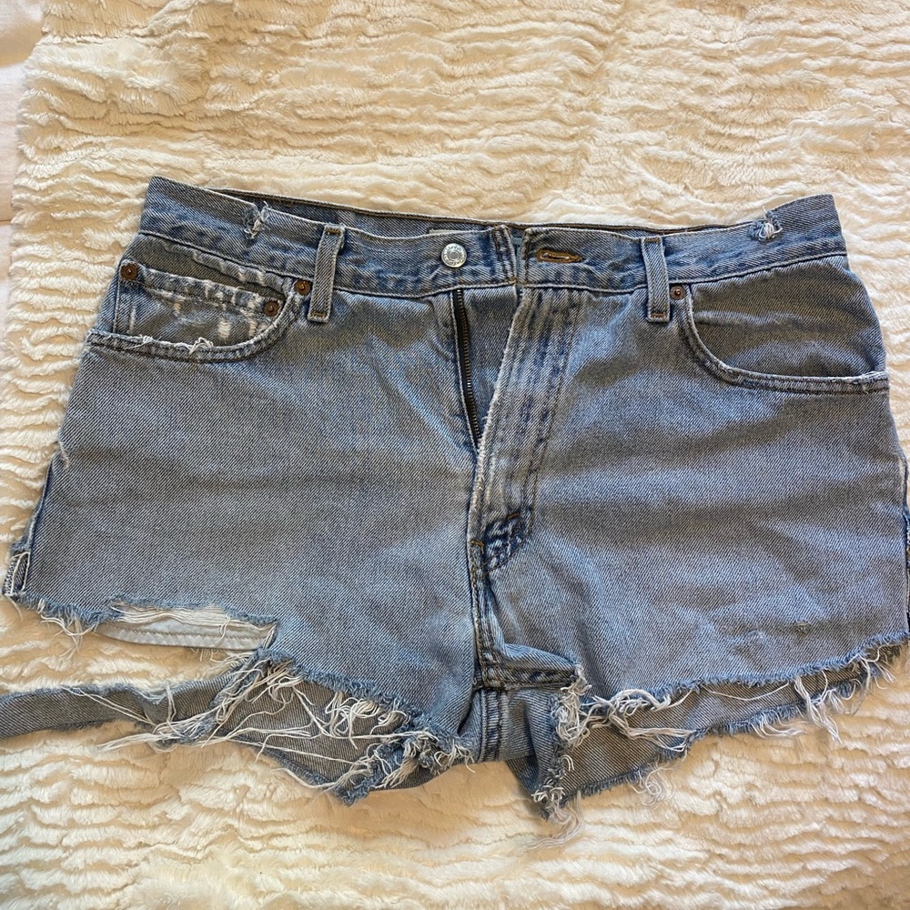 Women’s vintage Levi 550 shorts